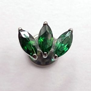 Silver Green Trefoil Flat Back Labret in nickel free implant grade titanium, Willow & Thorn