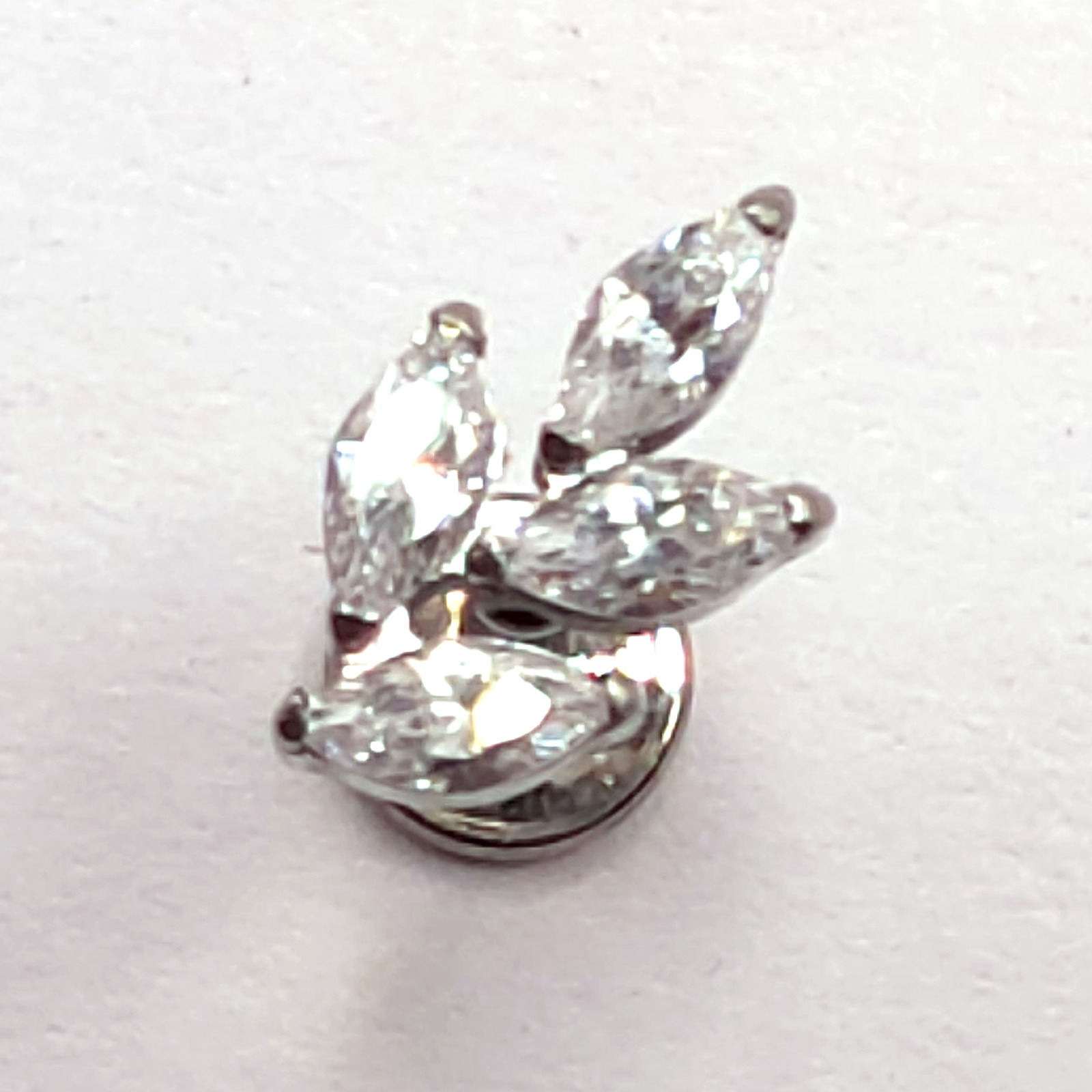 Silver Leaf Cluster Flat Back Labret in nickel free implant grade titanium, Willow & Thorn